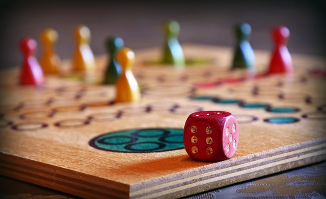 Gedetailleerd overzicht van een speelbord met miniaturen