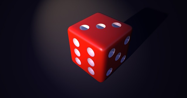 Vrolijke mensen spelen een modern bordspel